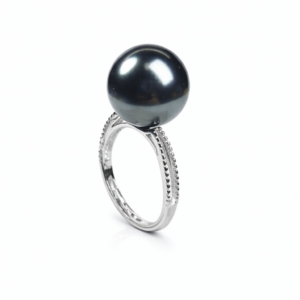 Simple pearl ring